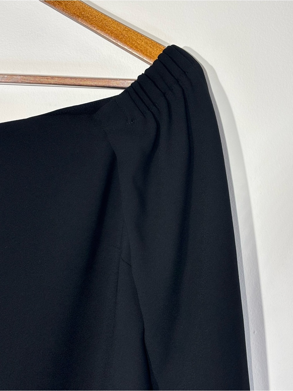 Babaton Off-the-Shoulder Black Blouse Size S - Picture 7 of 10
